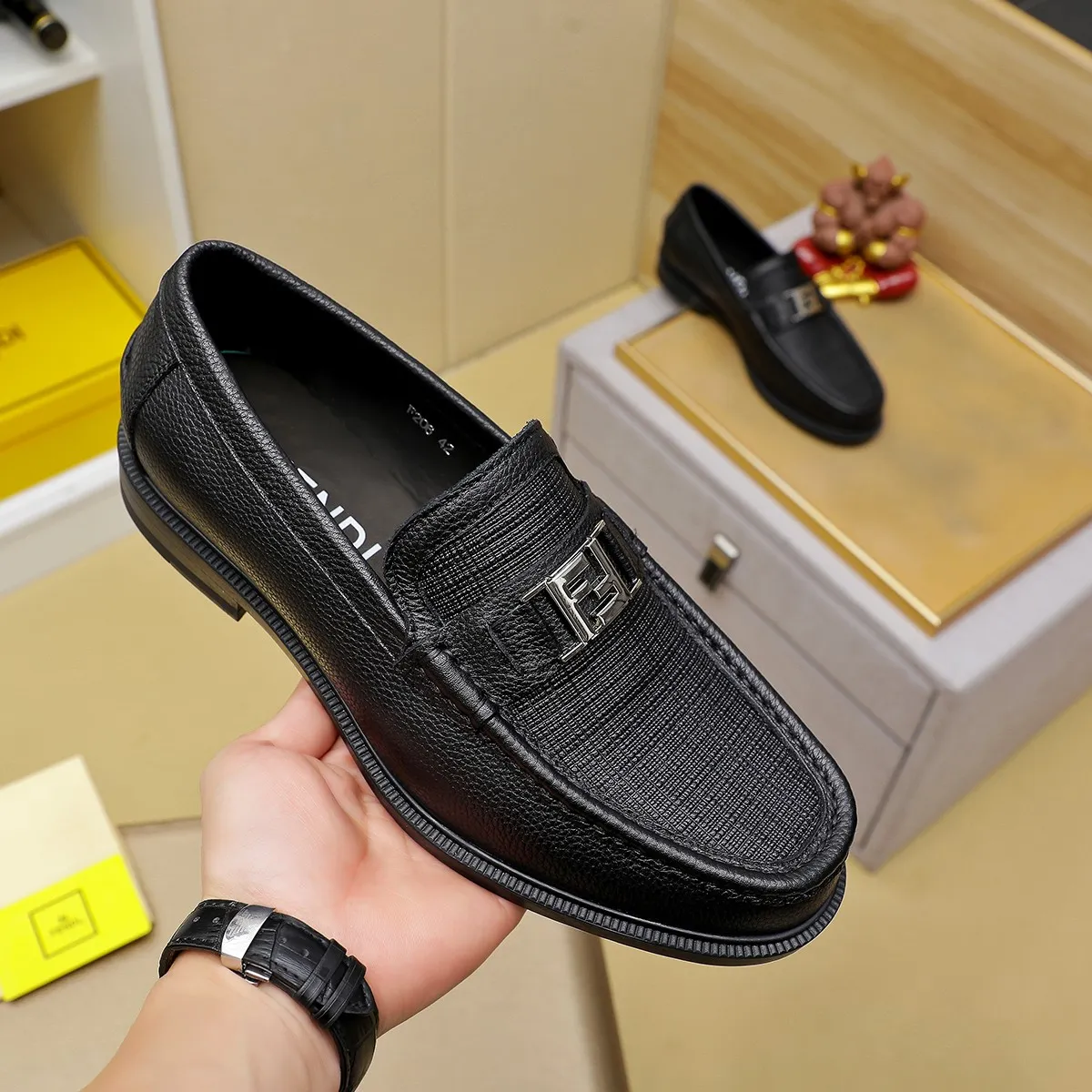 Men's shoes💰460 🕷🕷【FENDI】The latest men's formal leather shoes🇨🇳Classic series not to be missed💯The first layer is made of imported first-layer cowhide☘Original quality, the leather is smooth and delicate🎋The version is awesome, the perfect streamlined outline🍇🐮Leather lining, color, size 38-45...
